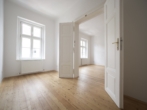 Titelbild - Großartige 4-Zimmer-Wohnung mit Balkon in klassischem Gründerzeithaus in U-Bahn-Nähe