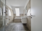 Bild - Coole Drei-Zimmer-Dachgeschoss-Maisonette mit sonniger Terrasse in saniertem Altbau in 1100 Wien