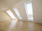 Bild - Coole Drei-Zimmer-Dachgeschoss-Maisonette mit sonniger Terrasse in saniertem Altbau in 1100 Wien