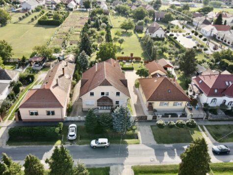 Großzügiges Wohnhaus mit Garage und großem Garten in Hegykö, 9437 Hegykő (Ungarn), Haus