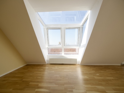 Traumhafte 4-Zimmer-Dachgeschoss-Maisonette mit Terrasse in saniertem Altbau in 1100 Wien, 1100 Wien, Dachgeschoß