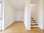 Bild - Exklusive Dachgeschoss-Maisonette mit supergroßer Terrasse und wunderbarem Fernblick & Tiefgaragenparkplatz